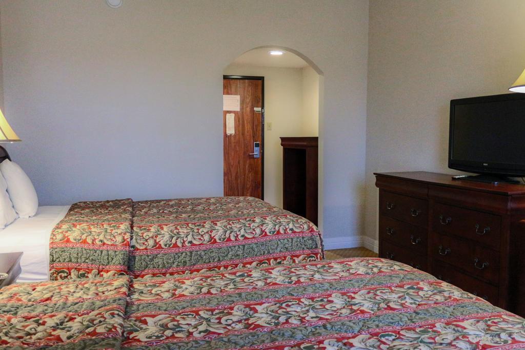 Great Value Inn Houston/Galleria Room photo